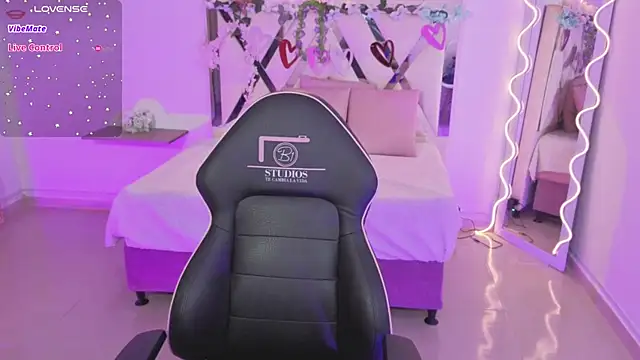 ZURY TAY online show from 10-23-25, 11:31