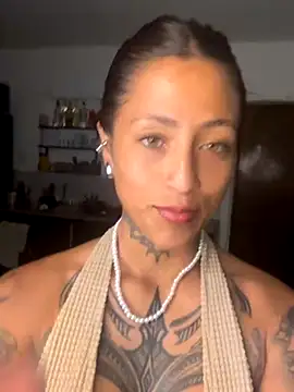 rih4nnna online show from 12-16-25, 04:06