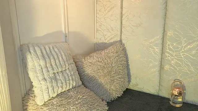 maddy1y  online show from 05-19-26, 12:22