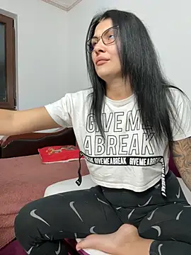 MiaKiittyy online show from 10-04-25, 04:38