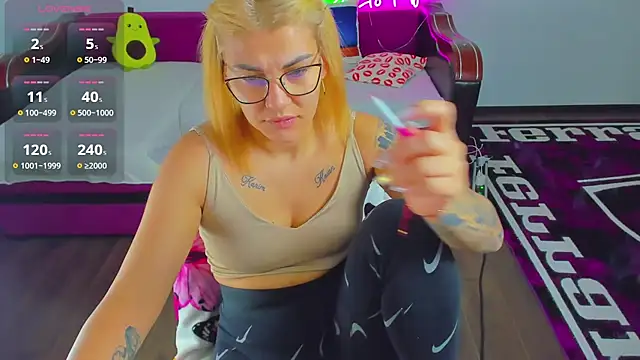 MiaKiittyy online show from 11-29-25, 01:08