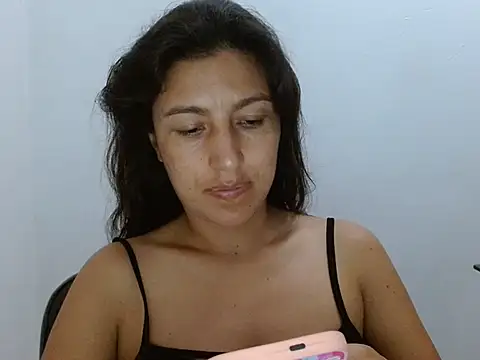 Snapshot of SarahFriendly chatting on 06-20-26, 01:30 SarahFriendly online show from 06-20-26, 01:30