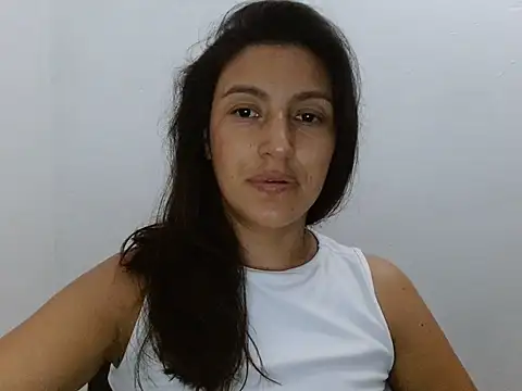 Snapshot of SarahFriendly chatting on 06-21-26, 04:37 SarahFriendly online show from 06-21-26, 04:37