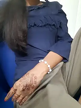 Snapshot of Aarti-kumri chatting on 10-15-25, 09:31 Aarti-kumri online show from 10-15-25, 09:31