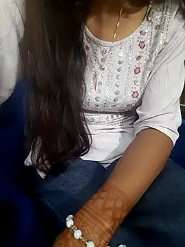 Snapshot of Aarti-kumri chatting on 10-18-25, 09:54 Aarti-kumri online show from 10-18-25, 09:54