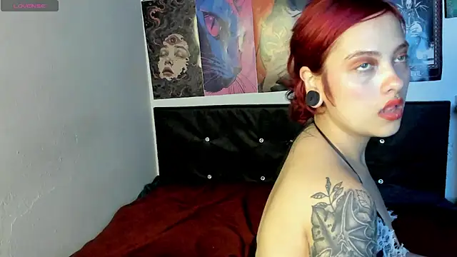 Snapshot of nathaly_wild chatting on 09-13-25, 02:44 nathaly wild online show from 09-13-25, 02:44