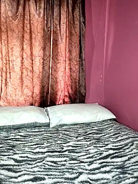 Snapshot of BrownRoxxane6 chatting on 10-29-25, 11:01 BrownRoxxane6 online show from 10-29-25, 11:01