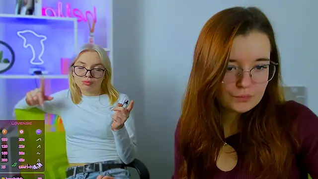 Snapshot of nika-still chatting on 12-18-25, 12:11 nika-still online show from 12-18-25, 12:11