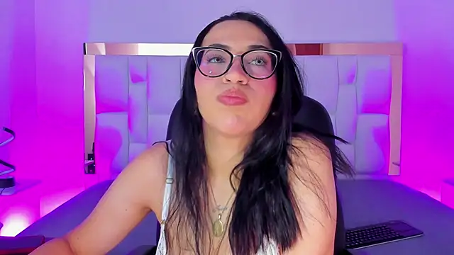 Snapshot of Camille_Juicy chatting on 09-18-25, 12:40 Camille Juicy online show from 09-18-25, 12:40