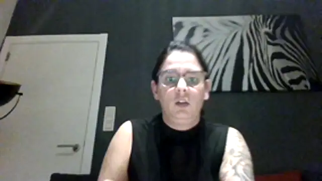 Snapshot of hottyFcup chatting on 11-17-25, 06:03 hottyFcup online show from 11-17-25, 06:03