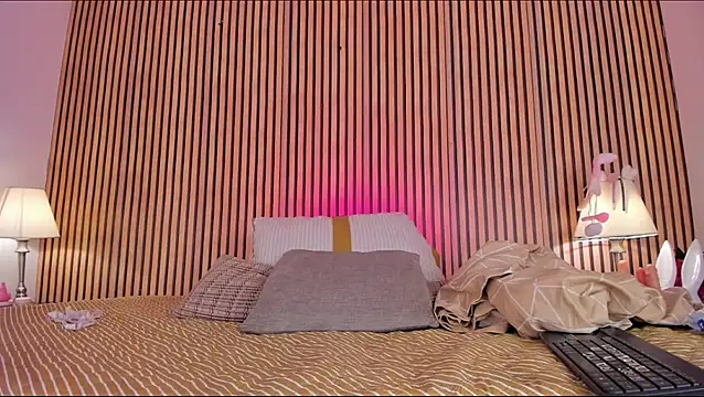 keeyla stone online show from 11-16-25, 09:42