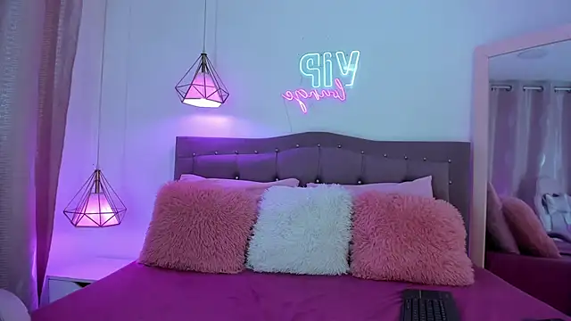 Sophie stars online show from 09-09-25, 03:28