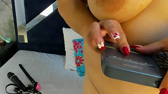 VanessaHard as online show from 02-06-26, 07:28