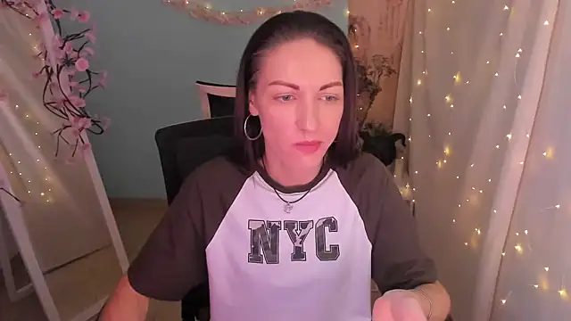 Aurora Loveu online show from 05-22-26, 07:15
