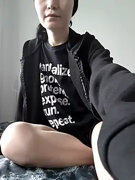 DragonFoxie online show from 11-10-25, 10:25