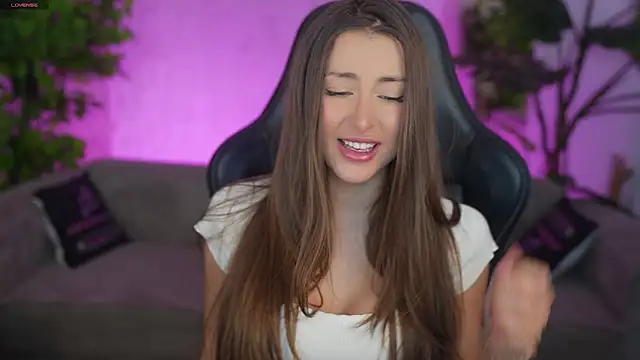 Luna secretgirl online show from 04-26-26, 08:01