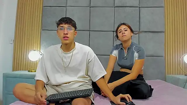 ChanellandMax online show from 11-19-25, 07:25