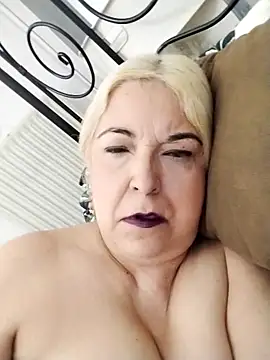 Snapshot of MarielaFerrer chatting on 10-25-25, 11:07 MarielaFerrer online show from 10-25-25, 11:07