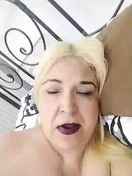 Snapshot of MarielaFerrer chatting on 10-30-25, 03:57 MarielaFerrer online show from 10-30-25, 03:57