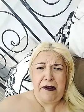 Snapshot of MarielaFerrer chatting on 11-02-25, 12:18 MarielaFerrer online show from 11-02-25, 12:18