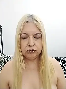 Snapshot of MarielaFerrer chatting on 11-24-25, 12:27 MarielaFerrer online show from 11-24-25, 12:27