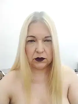 Snapshot of MarielaFerrer chatting on 12-18-25, 05:30 MarielaFerrer online show from 12-18-25, 05:30