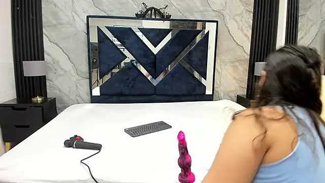 Snapshot of VioletRose_as chatting on 05-16-26, 07:34 VioletRose as online show from 05-16-26, 07:34