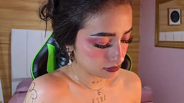 Abril Velvet a  online show from 11-23-25, 01:27