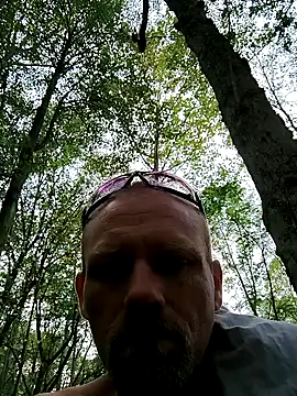 Snapshot of Eat_it_from_the_back chatting on 09-27-25, 10:26 Eat it from the back online show from 09-27-25, 10:26