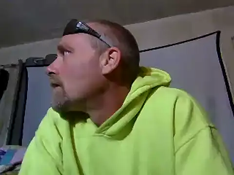 Snapshot of Eat_it_from_the_back chatting on 10-02-25, 02:18 Eat it from the back online show from 10-02-25, 02:18