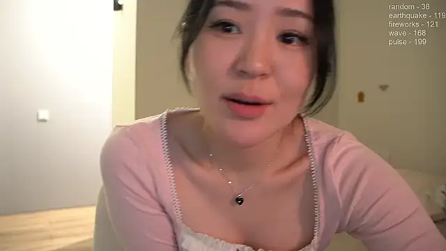 Snapshot of _JiKey_ chatting on 12-25-24, 01:41 JiKey online show from 12-25-24, 01:41