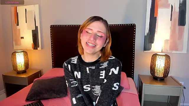 Snapshot of seraphine_star chatting on 02-18-26, 03:02 seraphine star online show from 02-18-26, 03:02