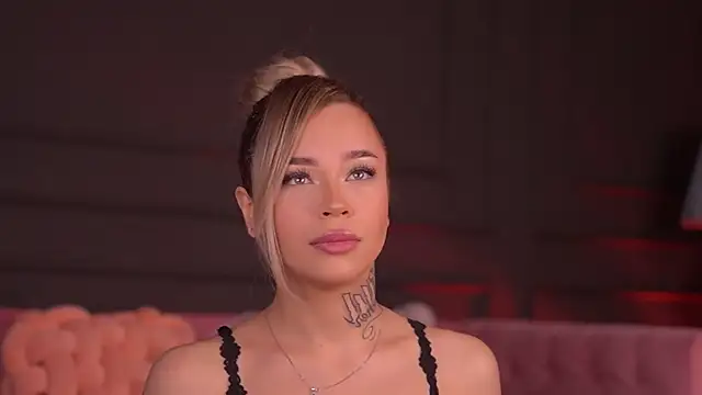 Snapshot of NickyBenz chatting on 12-19-25, 07:32 NickyBenz online show from 12-19-25, 07:32