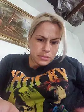 Snapshot of toomuchofafreak chatting on 10-12-25, 01:54 toomuchofafreak online show from 10-12-25, 01:54