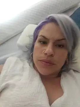 Snapshot of toomuchofafreak chatting on 10-22-25, 02:45 toomuchofafreak online show from 10-22-25, 02:45