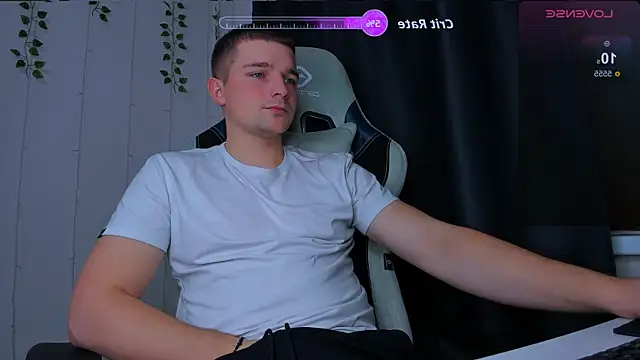 Snapshot of Your_Claddagh chatting on 11-03-25, 05:47 Your Claddagh online show from 11-03-25, 05:47