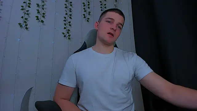 Snapshot of Your_Claddagh chatting on 11-29-25, 06:22 Your Claddagh online show from 11-29-25, 06:22