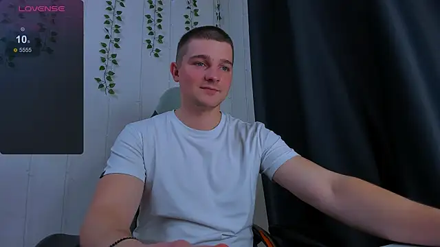 Snapshot of Your_Claddagh chatting on 11-30-25, 02:32 Your Claddagh online show from 11-30-25, 02:32