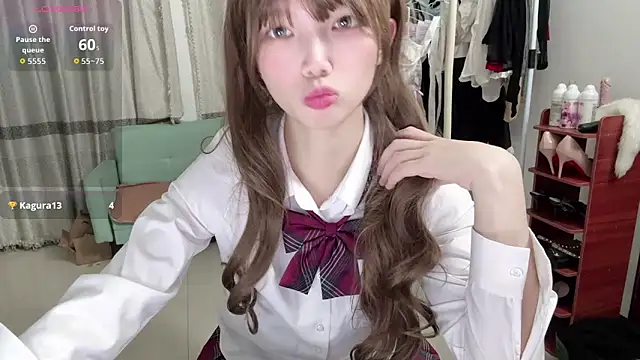 Snapshot of Yiyi-707 chatting on 10-13-25, 12:16 Yiyi-707 online show from 10-13-25, 12:16