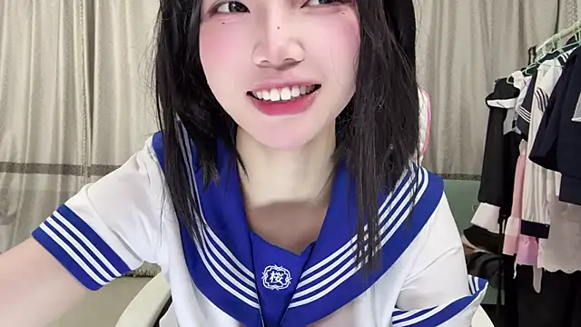 Snapshot of Yiyi-707 chatting on 10-20-25, 11:21 Yiyi-707 online show from 10-20-25, 11:21
