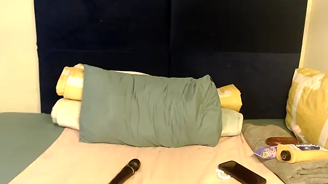 Snapshot of Sexy-Momo chatting on 10-20-25, 09:15 Sexy-Momo online show from 10-20-25, 09:15