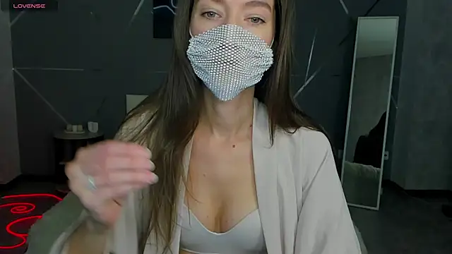 Snapshot of take_me_to_moon chatting on 09-26-25, 01:31 take me to moon online show from 09-26-25, 01:31