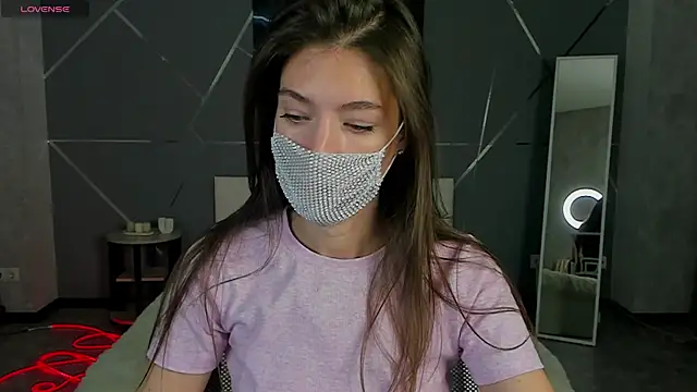 Snapshot of take_me_to_moon chatting on 09-30-25, 01:32 take me to moon online show from 09-30-25, 01:32