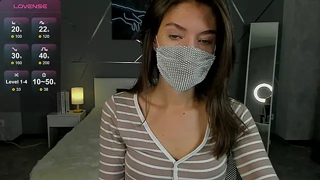 Snapshot of take_me_to_moon chatting on 10-08-25, 01:25 take me to moon online show from 10-08-25, 01:25