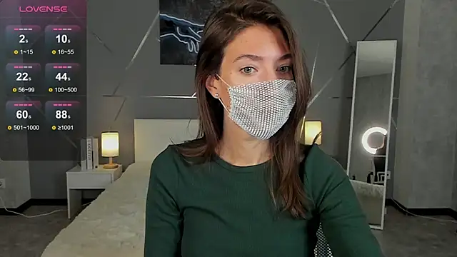 Snapshot of take_me_to_moon chatting on 10-09-25, 01:36 take me to moon online show from 10-09-25, 01:36