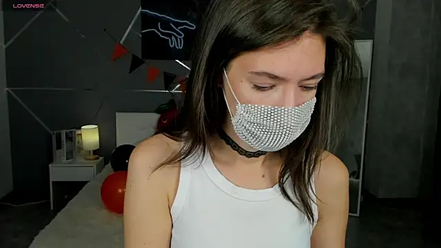 Snapshot of take_me_to_moon chatting on 10-28-25, 01:42 take me to moon online show from 10-28-25, 01:42