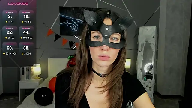 Snapshot of take_me_to_moon chatting on 10-31-25, 01:39 take me to moon online show from 10-31-25, 01:39