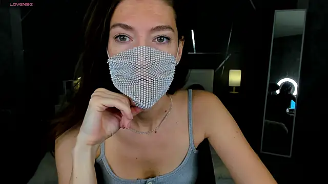 Snapshot of take_me_to_moon chatting on 11-07-25, 01:38 take me to moon online show from 11-07-25, 01:38