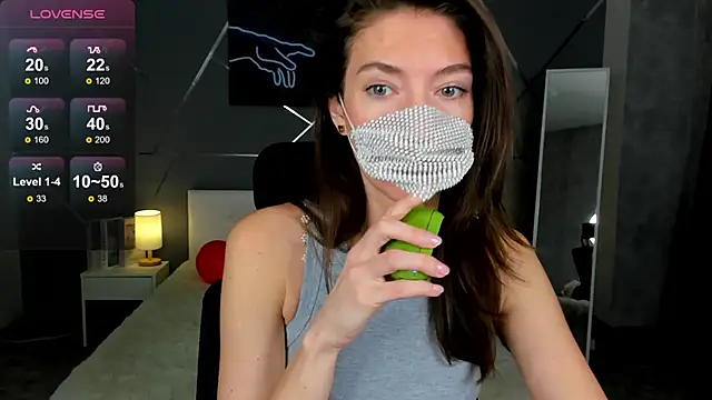 Snapshot of take_me_to_moon chatting on 11-12-25, 01:39 take me to moon online show from 11-12-25, 01:39