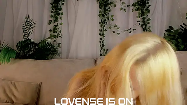 ElizSpieth online show from 10-28-25, 01:53